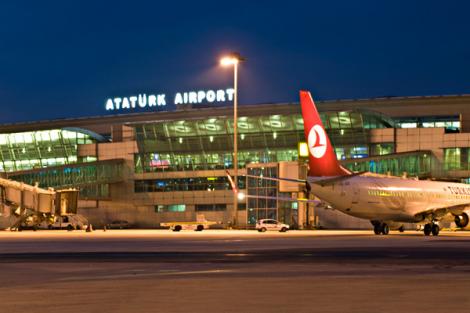 Teroare pe aeroportul Ataturk din Istanbul. Autorităţile sunt în ALERTĂ, după ce au tras mai multe focuri de armă