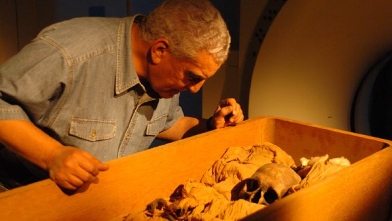 O mumie de 1.500 de ani, descoperită cu pantofi sport! Toți au rămas uimiți când au văzut minune!