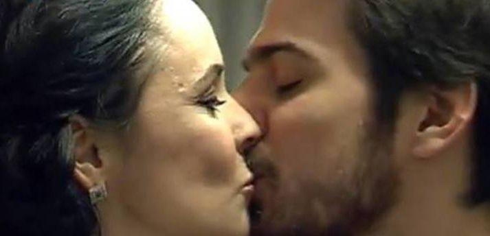 Imagini pasionale cu Andreea Marin și Tuncay Ozturk. S-au sărutat în văzul tuturor!