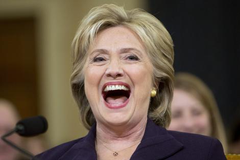 Întrebări neobișuite pentru Hillary Clinton, la radio: "Preferați hârtia igienică din partea de sus sau de sub rolă?"