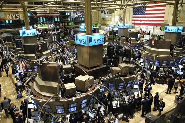 Bursele scad puternic la nivel global odată cu conturarea victoriei lui Trump &icirc;n faţa lui Clinton