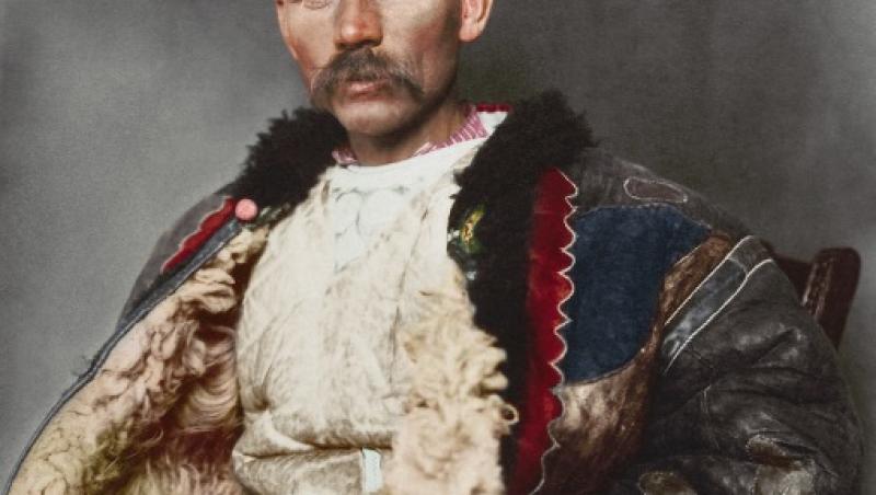 Foto de excepţie. Imagini alb-negru readuse la viaţă cu ajutorul... culorilor. Cum arăta un cioban român în urmă cu un secol