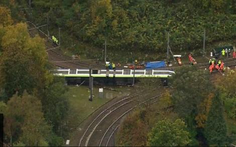 Londra: Șapte morți și peste 50 de răniți după ce un tramvai a deraiat în capitala Marii Britanii