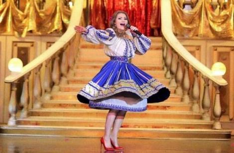 Cea mai frumoasă „bătută moldovenească”! Îmbrăcată în costum național, Mirela Boureanu-Vaida cântă „Fata neichii!”. Fanii: „Nu avem cuvinte!”