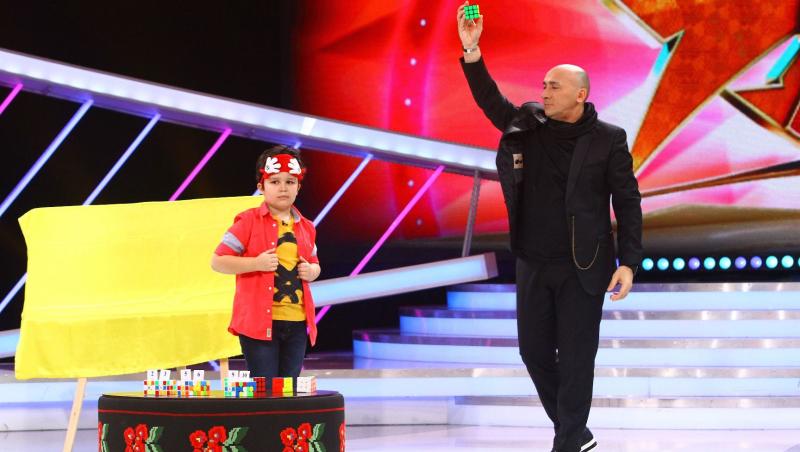 Ruby face acrobație la trapez, Lidia Buble execută un număr de magie, iar nea Mărin face karate alături de copiii de la “Next Star”