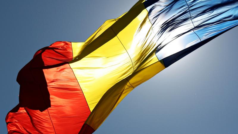 Americanii au ridicat capul și au privit cum steagul românesc cade din cer, de la 5.500 de metri! (VIDEO)