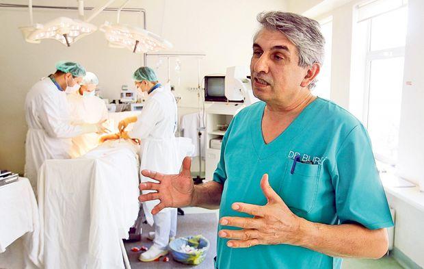 Părinţii copiilor pe care celebrul doctor ortoped Burnei făcea experimente fac dezvăluiri şocante! Folosea &icirc;n experimentele sale oase de vită fierte și şuruburi din Obor