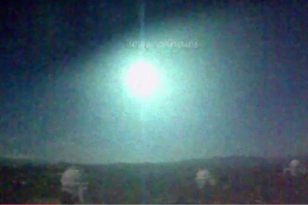 Păm&acirc;ntul s-a cutremurat și o minge de foc a căzut din cer! Imagini apocaliptice surprinse &icirc;n Spania! (VIDEO)