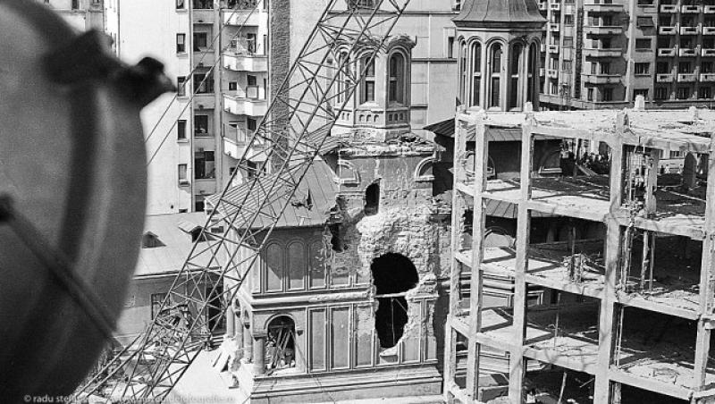 GALERIE FOTO. Drama Bisericii Enei, care a scăpat de cutremurul din '77. Ceaușescu îi lovea turla cu o bilă, străinii de la ”Inter” își făceau cruce