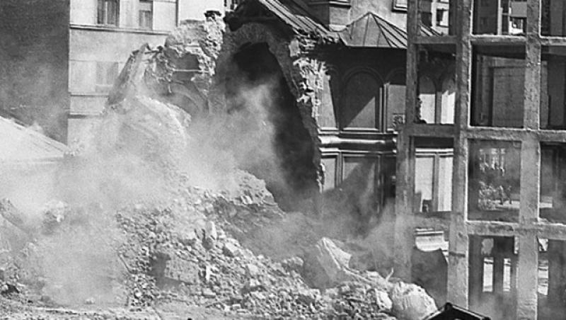 GALERIE FOTO. Drama Bisericii Enei, care a scăpat de cutremurul din '77. Ceaușescu îi lovea turla cu o bilă, străinii de la ”Inter” își făceau cruce