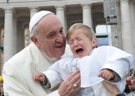 Papa Francisc  i-a avertizat pe credincioși: „Nu faceți asta! Aduce mare ghinion!”. Oare îl vor asculta?