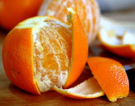 Nu mai arunca niciodată cojile de portocale! E un adevărat miracol ce poți face cu ele!