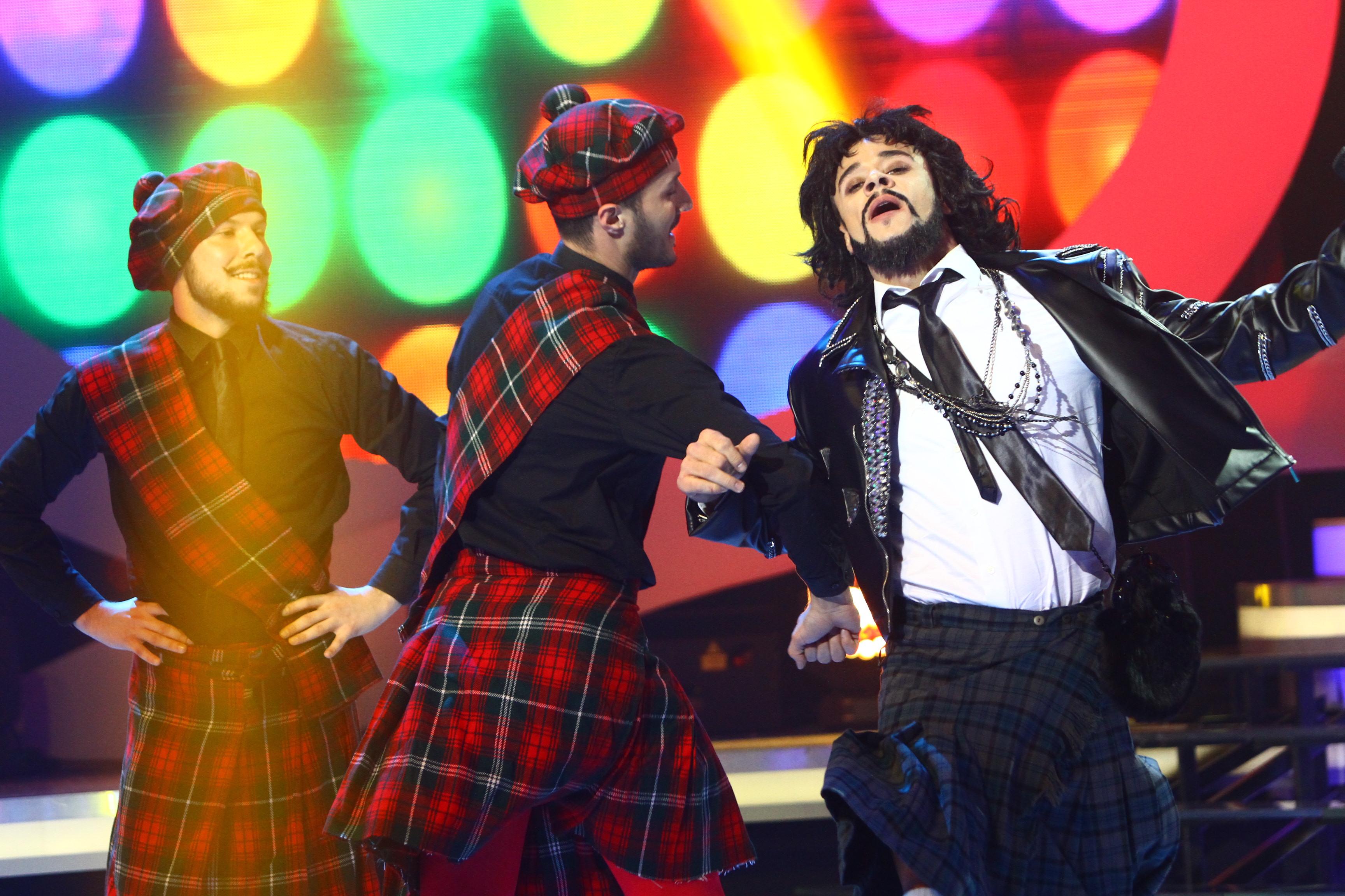 Ultimul, dar nu cel din urmă! Îmbrăcat cu kilt, cu barbă și perucă „deasă”, Dima a fost memorabil! Filip Kirkorov, la ”Indigo”!