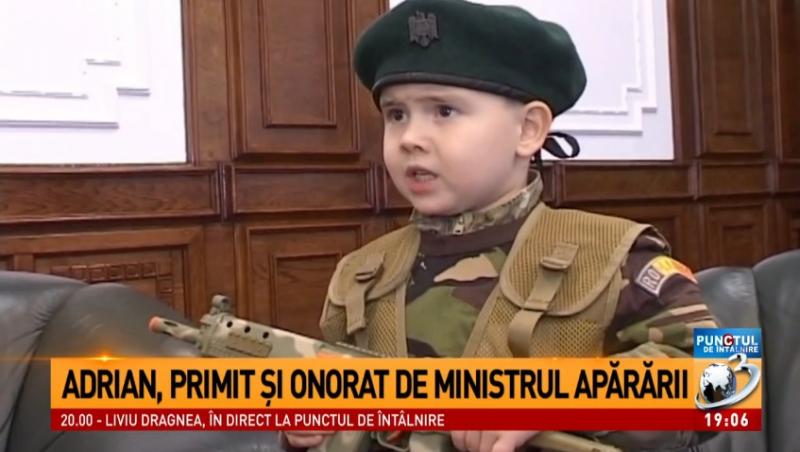 Imagini emoționante cu Adrian, micuțul cu inima cât România. Ministrul Apărării Naționale i-a oferit gradul onorific de soldat al Armatei Române