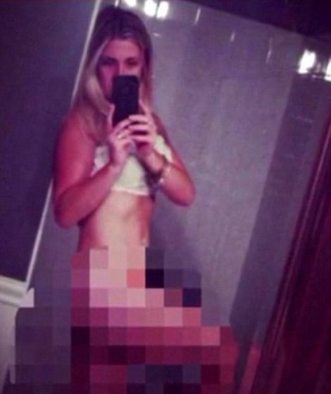 Șocant. Fotografii scandaloase trimise de o profesoară elevului său de 15 ani!