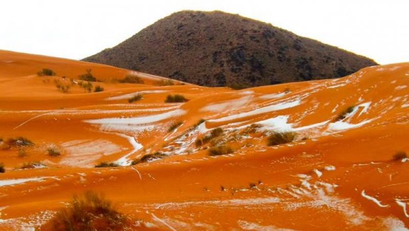 Spectacolul naturii e impresionant! Prima ninsoare din ultimii 37 de ani din Sahara a adus un peisaj care îţi taie respiraţia!