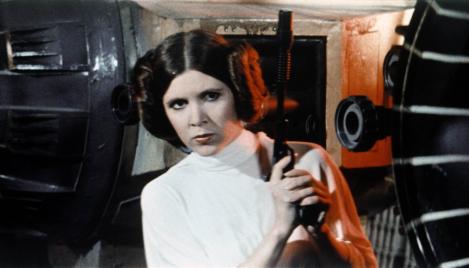 Fanii prințesei Leia din seria "Star Wars'' sunt șocați! Actrița Carrie Fisher, în stare critică la spital, după ce a suferit un infarct, la bordul unui avion. Pasagerii i-au oferit primul ajutor