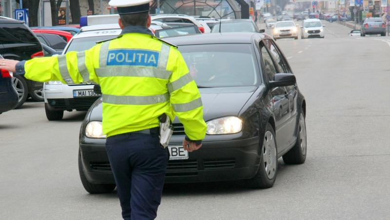 Un polițist face senzație cu frizura asta de mai bine de zece ani! Când apare el în trafic toți șoferii zâmbesc larg!