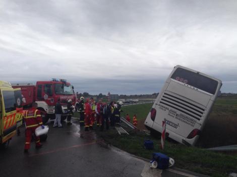 Ungaria: Autocar cu 46 de români la bord, implicat într-un accident, la 100 de kilometri de Budapesta