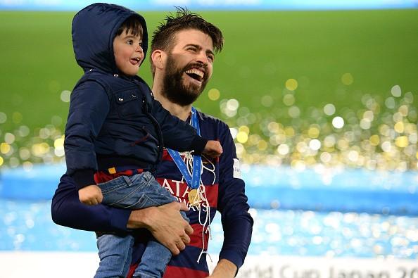 Video. Cei mai simpatici! Băieţii Shakirei c&acirc;ntă &icirc;n duet pentru FC Barcelona