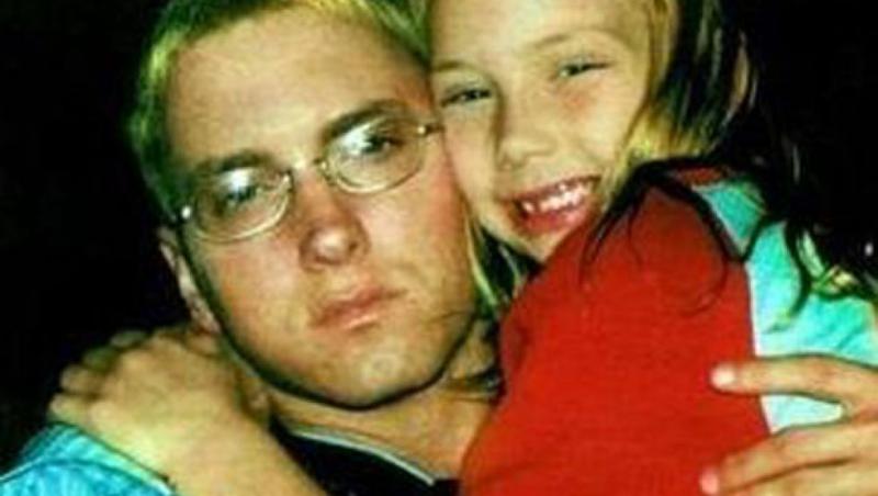 O mai ţii minte pe fetiţa lui Eminem? Micuţa din clipurile 