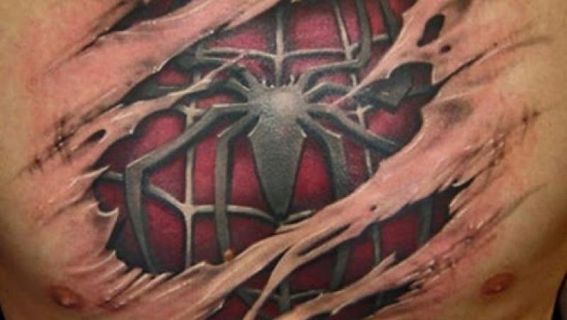 Cele mai spectaculoase tatuaje 3D în relief! Ai putea jura că pielea doar acoperă un costum de Spiderman sau că o iguană pe stă pe umăr! Românilor, ne facem „tatoo sub piele”?