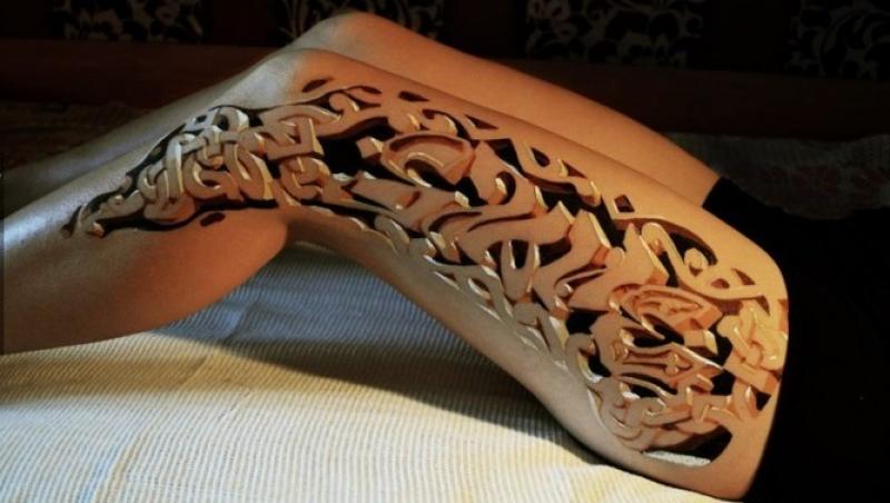 Cele mai spectaculoase tatuaje 3D în relief! Ai putea jura că pielea doar acoperă un costum de Spiderman sau că o iguană pe stă pe umăr! Românilor, ne facem „tatoo sub piele”?
