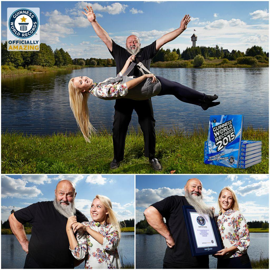 Doamnelor și domnilor, ce Hercule, ce Gladiator! El este bărbatul care a ridicat o blondă de la păm&acirc;nt cu barba lui de Moș Nicolae! A adus-o &icirc;n stare de levitație!