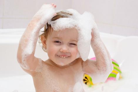 Cum îl înveți și pe cel mai năstrușnic copil să deprindă obiceiuri sănătoase de igienă