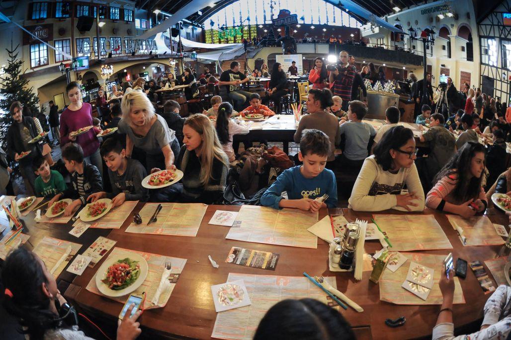 Rom&acirc;nia oamenilor buni -  Sărbători aproape de semenii noştri!