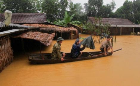 Inundațiile au provocat moartea a 24 de persoane în Vietnam! Armata a mobilizat peste 2.500 de soldați pentru a ajuta victimele