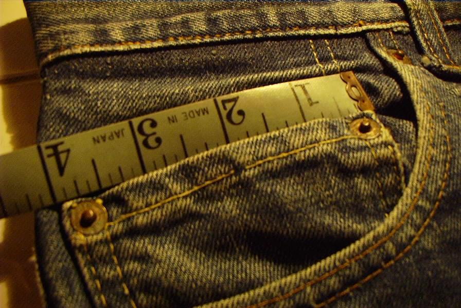 Nu te g&acirc;ndeai la asta! Care este secretul buzunarului mic de la blugi