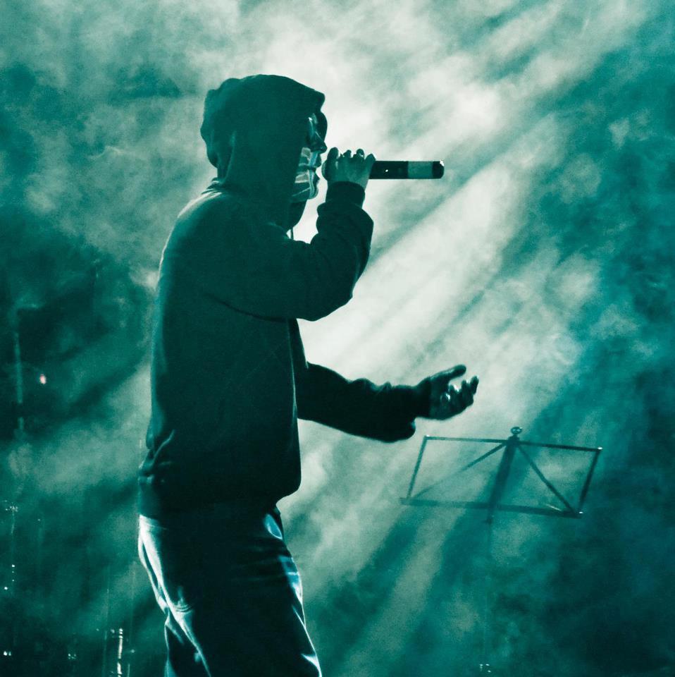 VIDEO: Ce surpriză le pregătește fanilor Carla's Dreams? A luat o foaie, un stilou și... a st&acirc;rnit curiozitatea ascultătorilor