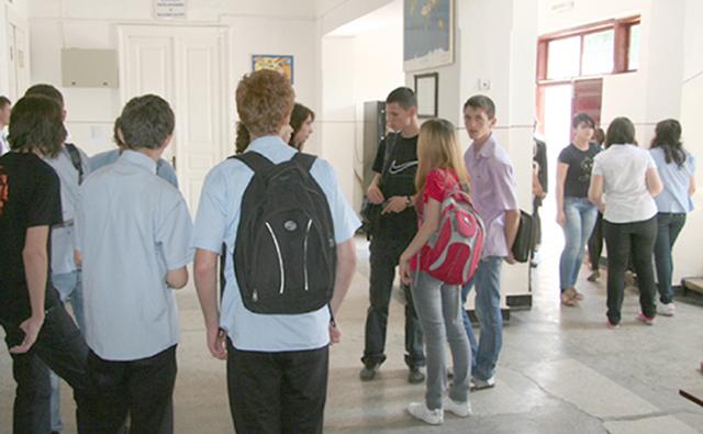 Se anunță o schimbare uriașă &icirc;n &icirc;nvățăm&acirc;ntul rom&acirc;nesc. Liceul ar putea fi absolvit după trei ani!