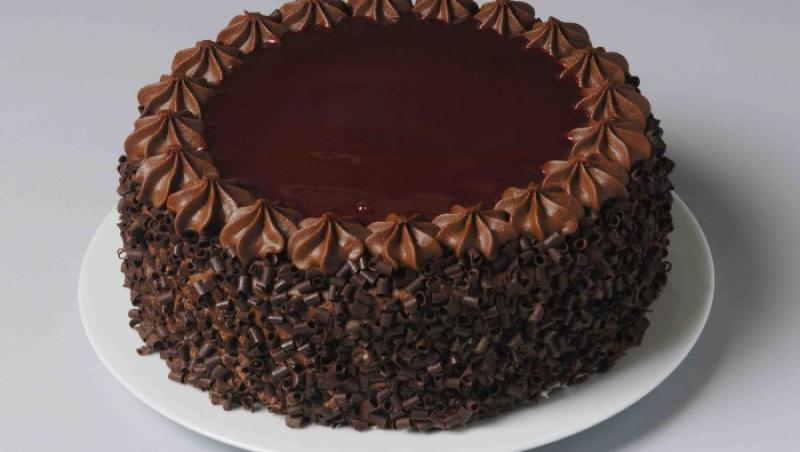 Ciocolata și alcoolul dau savoare prăjiturilor de top! Tortul îmbibat cu palincă de prune a înnebunit toți pofticioșii din lume!