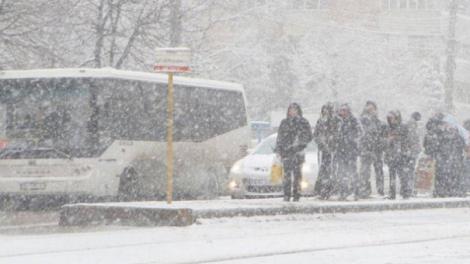 Iarna NU vrea să plece! E alertă meteo în România! COD GALBEN de ninsori viscolite