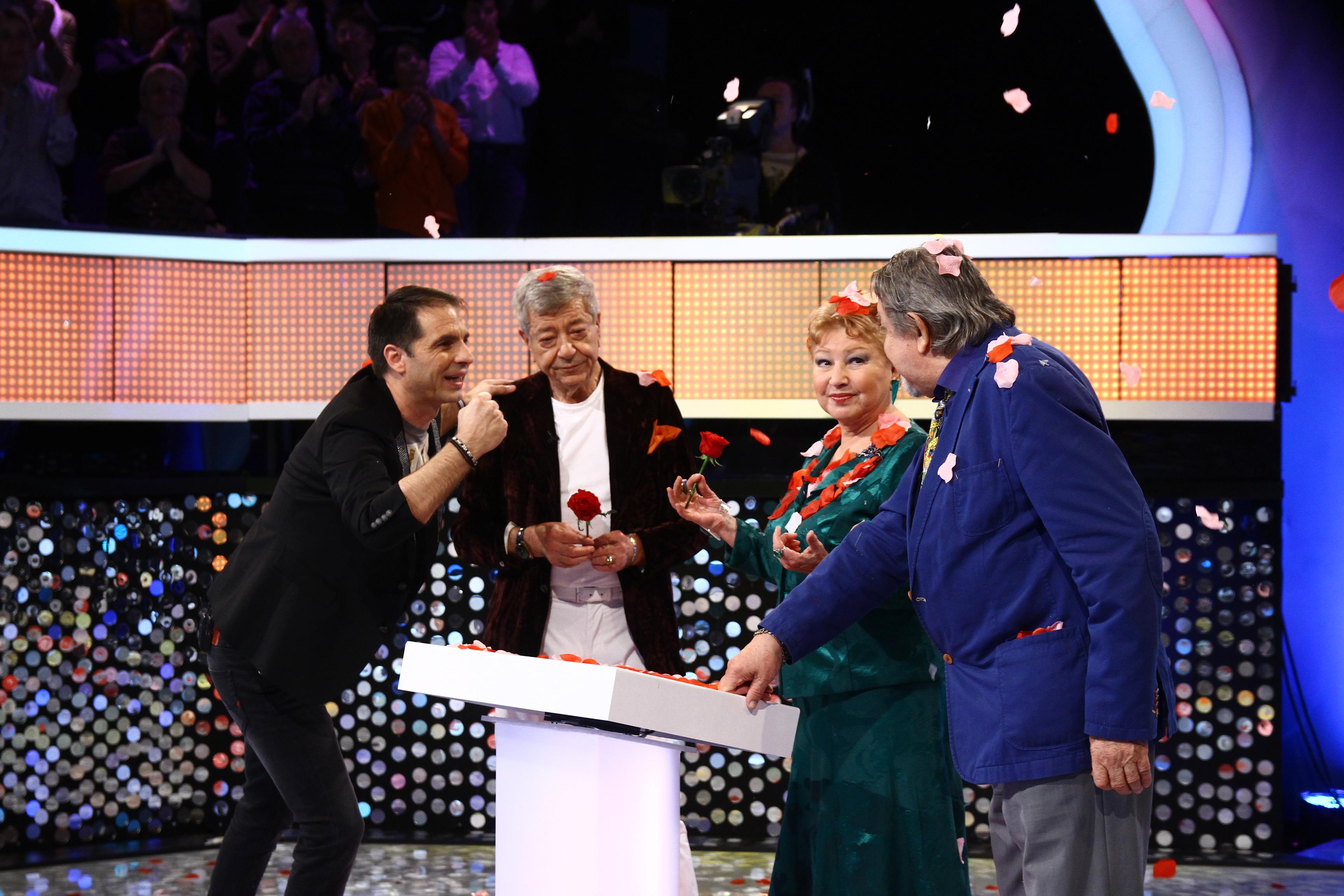 Cea mai specială floare pentru "cei trei mușchetari"! Blondele, cu lacrimi în ochi în fața celor mai mari actori români: Papaiani, Dichiseanu și Rodica Popescu Bitănescu