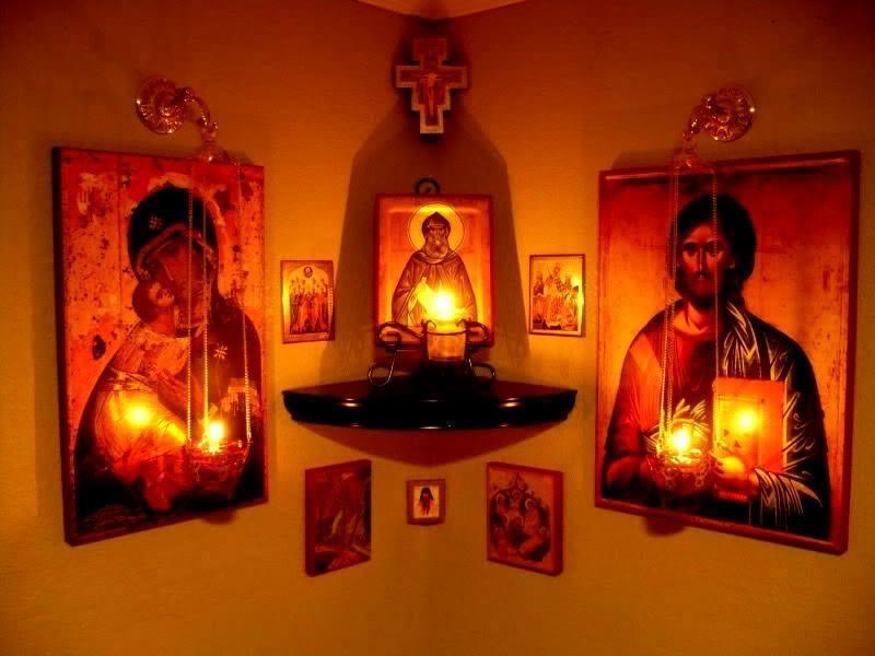 O credincioasă a &icirc;ntrebat: "E păcat sau nu să avem icoane &icirc;n dormitorul conjugal?" Ce a răspuns preotul!