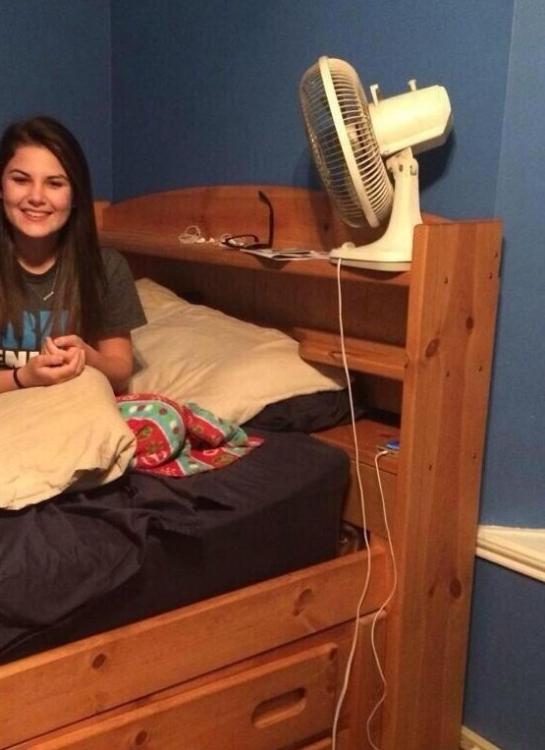 Un bărbat a decis să divorțeze după ce a observat un detaliu scandalos &icirc;n fotografia soției. Tu &icirc;ți dai seama ce este &icirc;n neregulă?