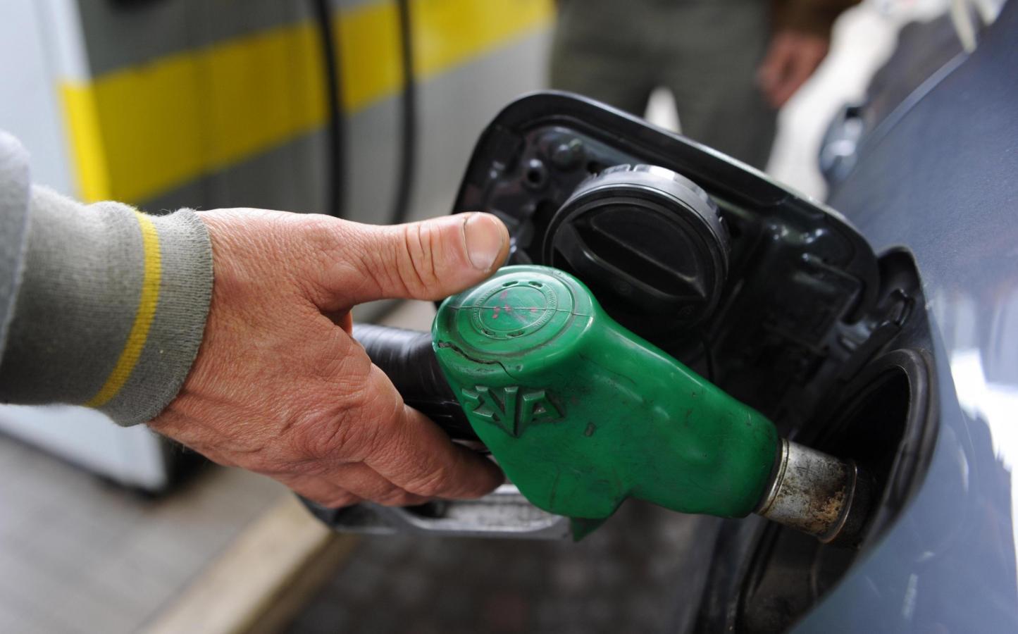 Cea mai bună VESTE! Guvernul &icirc;ți dă bani de motorină! Ce trebuie să faci