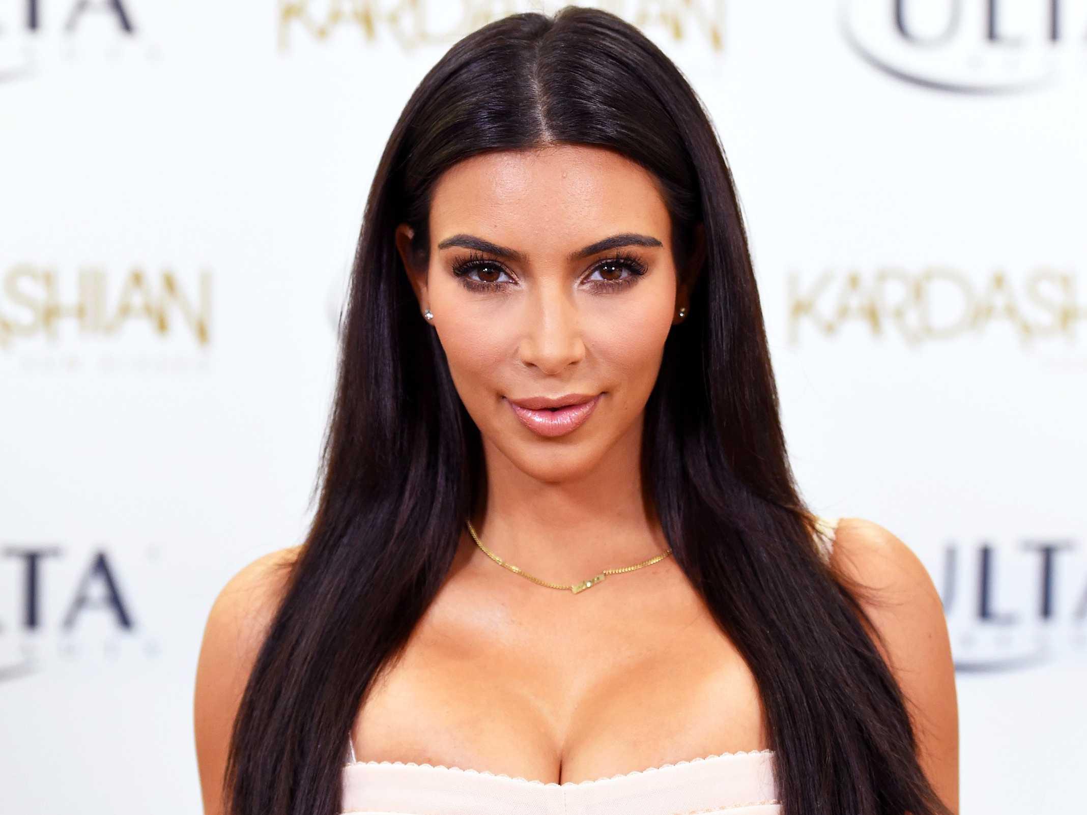Schimbare radicală de look! Kim Kardashian s-a deschis. La păr!