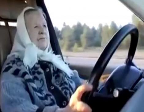 Ce povești, ce nepoți? O bunicuță face senzație la bordul unui autoturism 4X4: Râzi cu lacrimi (VIDEO)