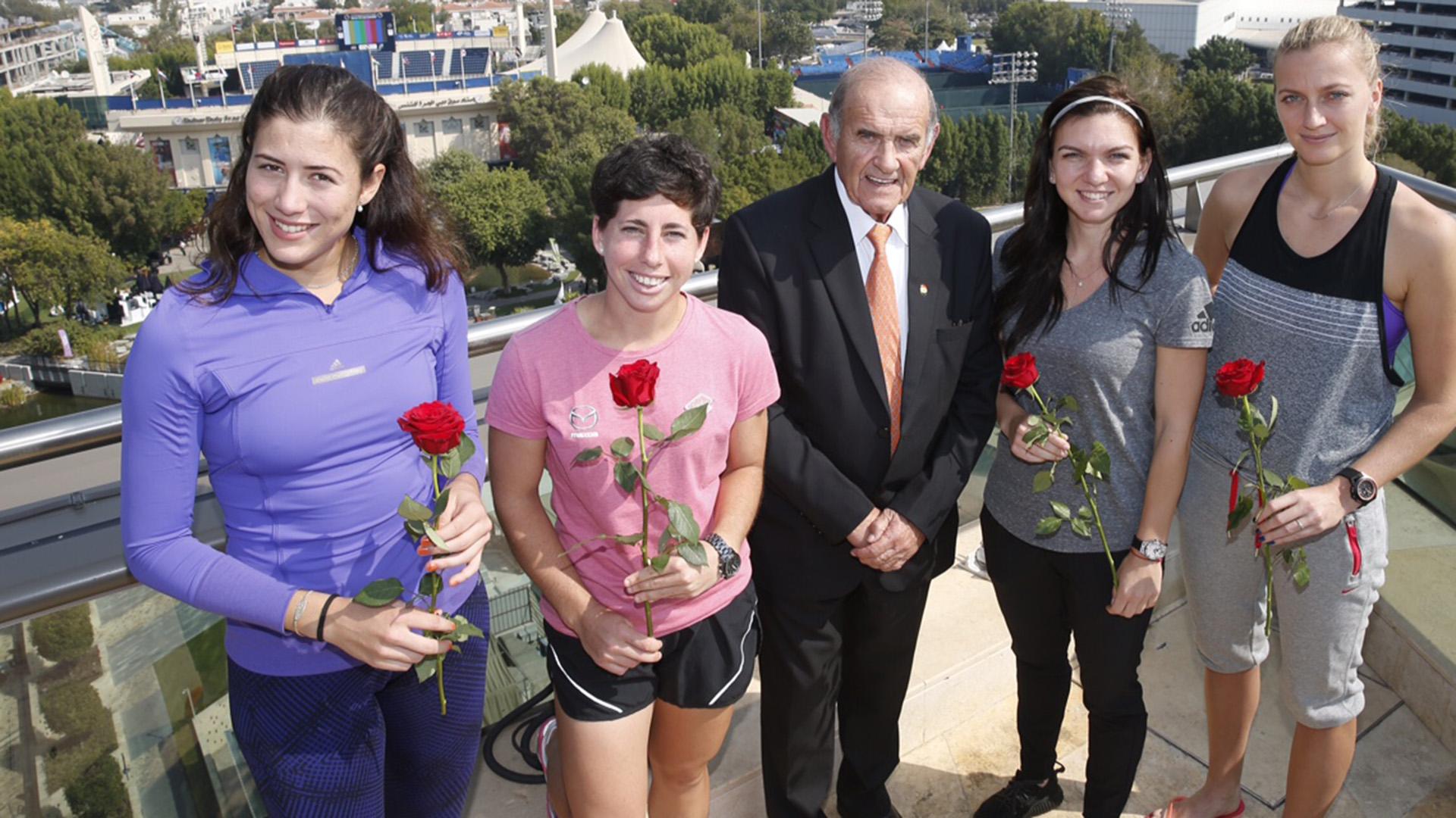 Trandafir pentru o rom&acirc;ncă de top! Simona Halep, cadou de Valentine's Day