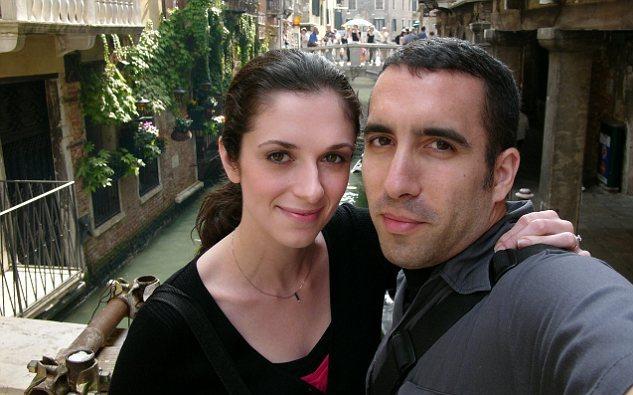 O t&acirc;nără a avut parte de surpriza vieţii ei după ce a deschis un ou de ciocolată