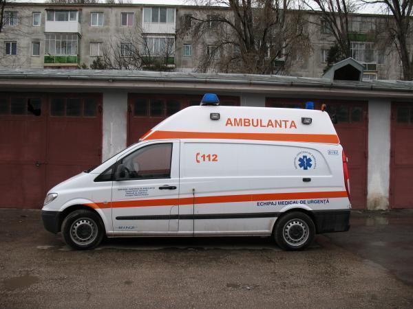 A căzut de la etajul patru după ce a &icirc;ncercat să intre &icirc;n propria locuință