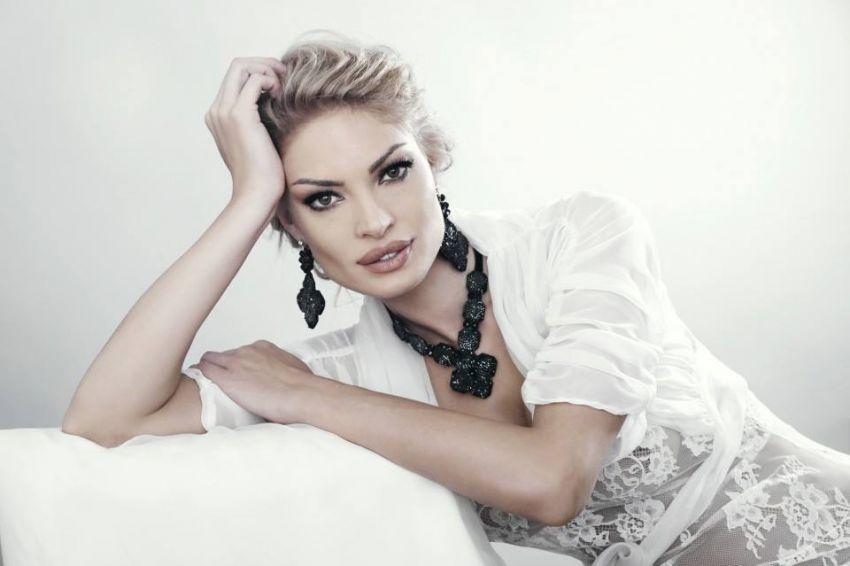 Motivul pentru care Valentina Pelinel nu recunoaște public numele tatălui copilului ei