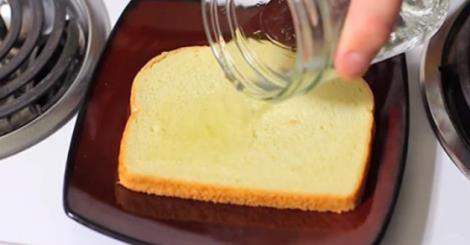 Pune oțet pe o felie de pâine  și las-o în bucătărie. Ce se întâmplă după e miraculos!