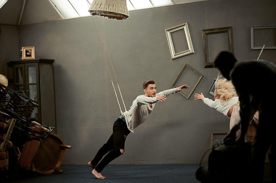 TOŢI FANII TREBUIE SĂ LE VADĂ! Din culisele videoclipului "Aripile", Carla's Dreams. Imagini senzaţionale