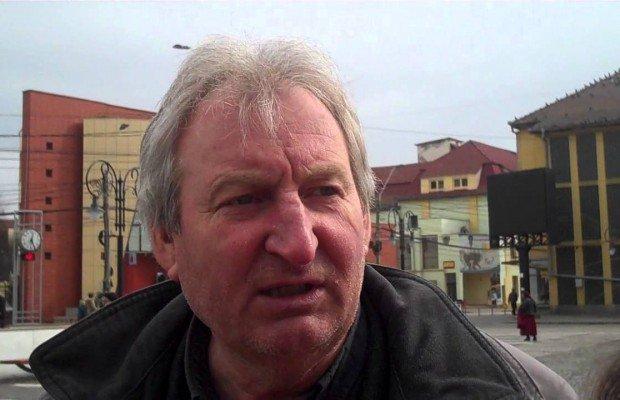 Propunere BIZARĂ a unui consilier din Mediaş! Cere să li se scoată corzile vocale c&acirc;inilor