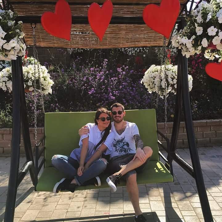 Betty Salam, &icirc;nconjurată de inimioare și z&acirc;mbitoare alături de iubitul ei. Cum arată cel care a cucerit-o!